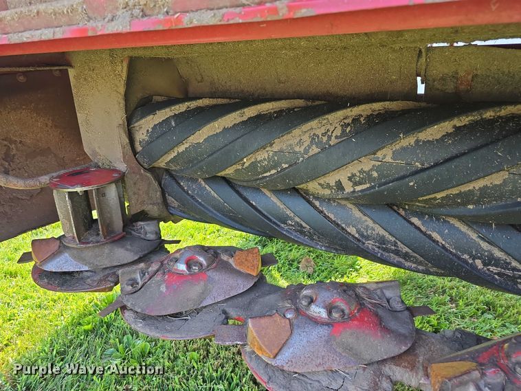 image for item EO1605 2022 New Holland Discbine 210  swather / windrower