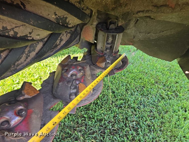 image for item EO1605 2022 New Holland Discbine 210  swather / windrower