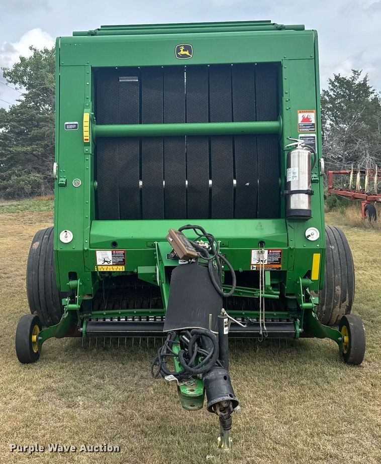 image for item ER2195 2012 John Deere 568 round baler