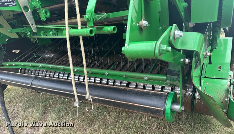 image for item ER2195 2012 John Deere 568 round baler