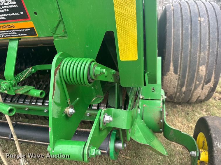 image for item ER2195 2012 John Deere 568 round baler
