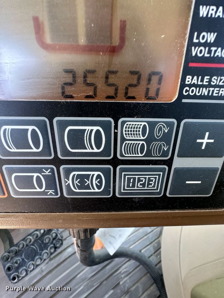 image for item ER2195 2012 John Deere 568 round baler