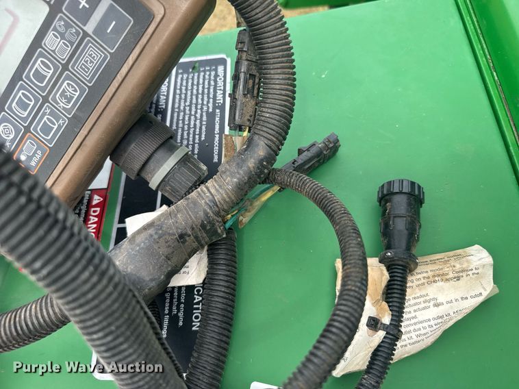 image for item ER2195 2012 John Deere 568 round baler