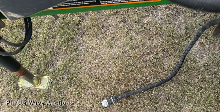 image for item ER2195 2012 John Deere 568 round baler