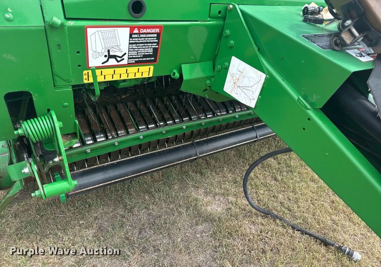 image for item ER2195 2012 John Deere 568 round baler