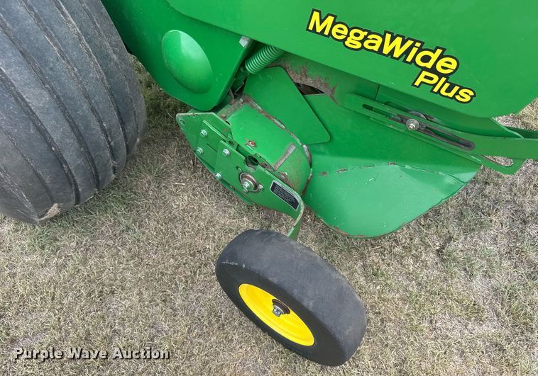 image for item ER2195 2012 John Deere 568 round baler