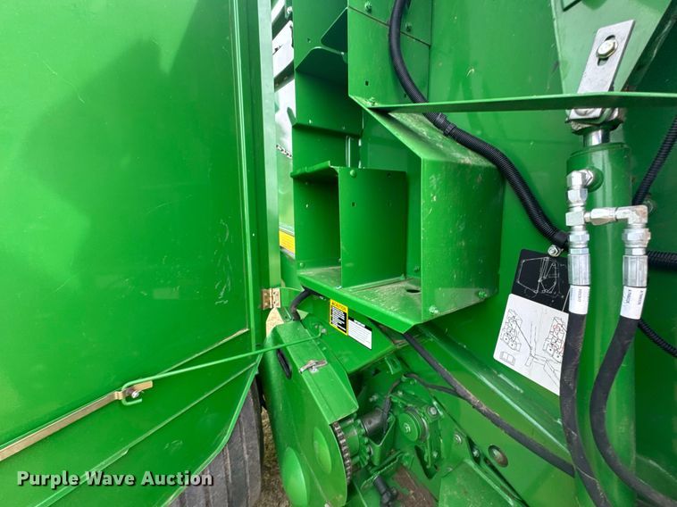 image for item ER2195 2012 John Deere 568 round baler