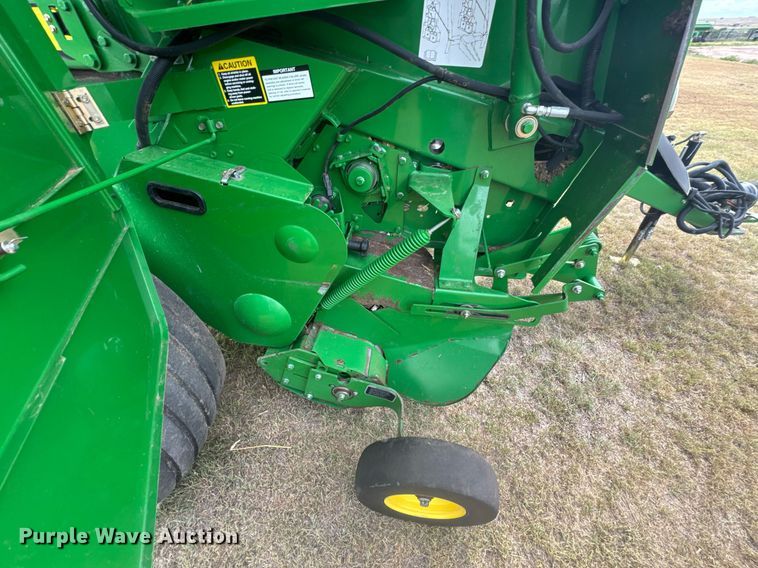 image for item ER2195 2012 John Deere 568 round baler