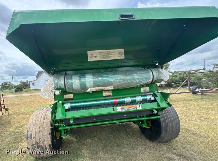 image for item ER2195 2012 John Deere 568 round baler