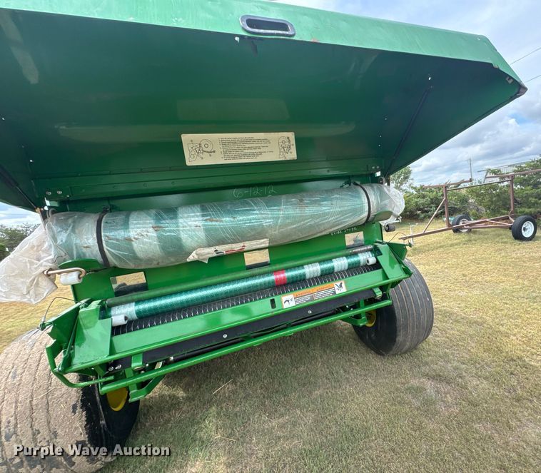 image for item ER2195 2012 John Deere 568 round baler