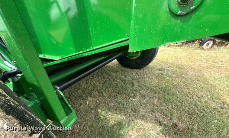 image for item ER2195 2012 John Deere 568 round baler