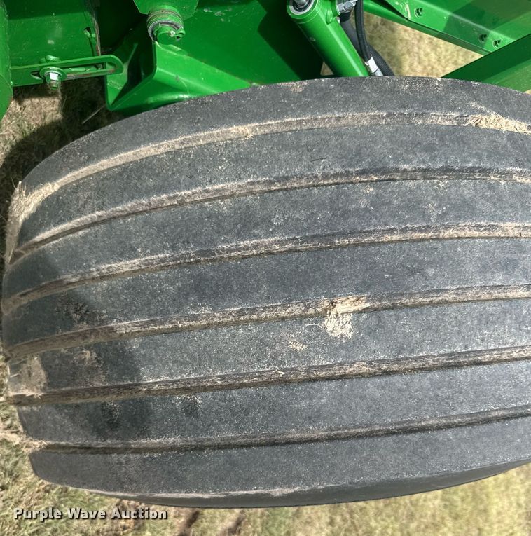 image for item ER2195 2012 John Deere 568 round baler