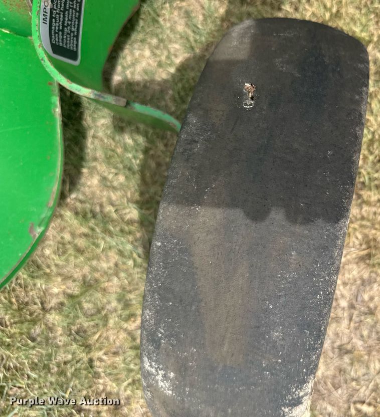 image for item ER2195 2012 John Deere 568 round baler