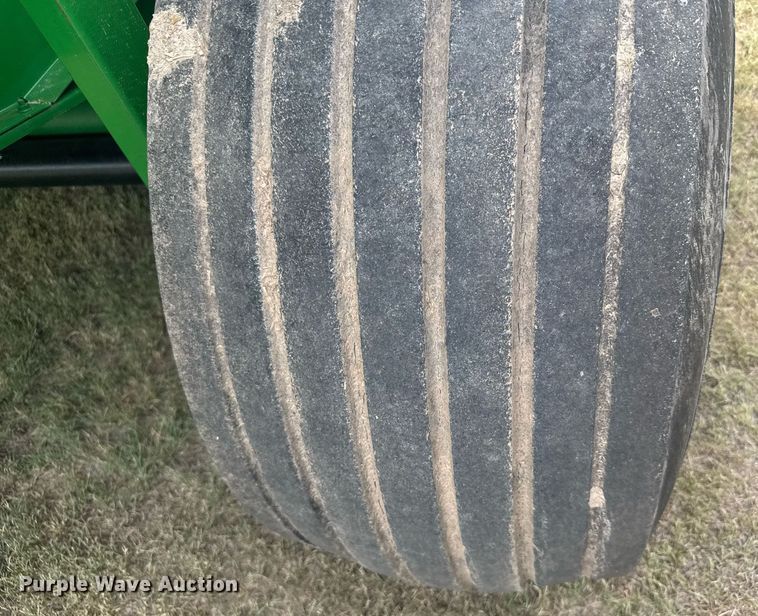 image for item ER2195 2012 John Deere 568 round baler