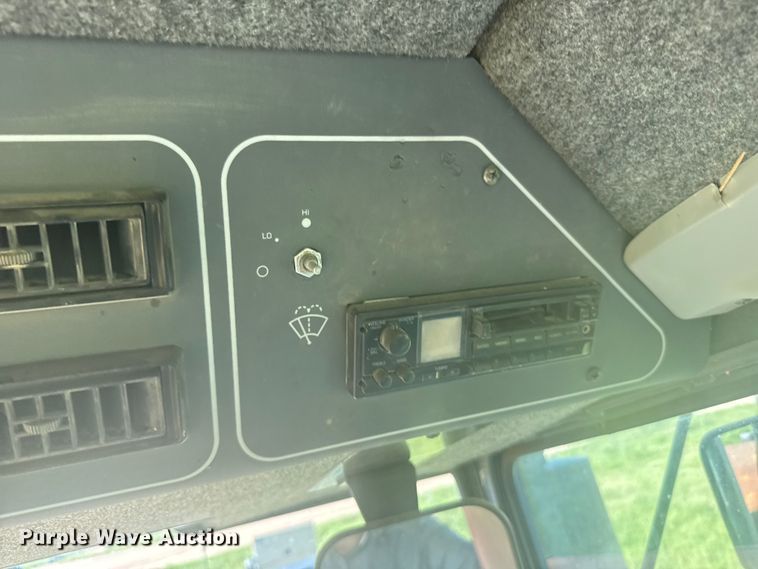 image for item ER2269 1996 AgcoStar 8425A 4WD tractor