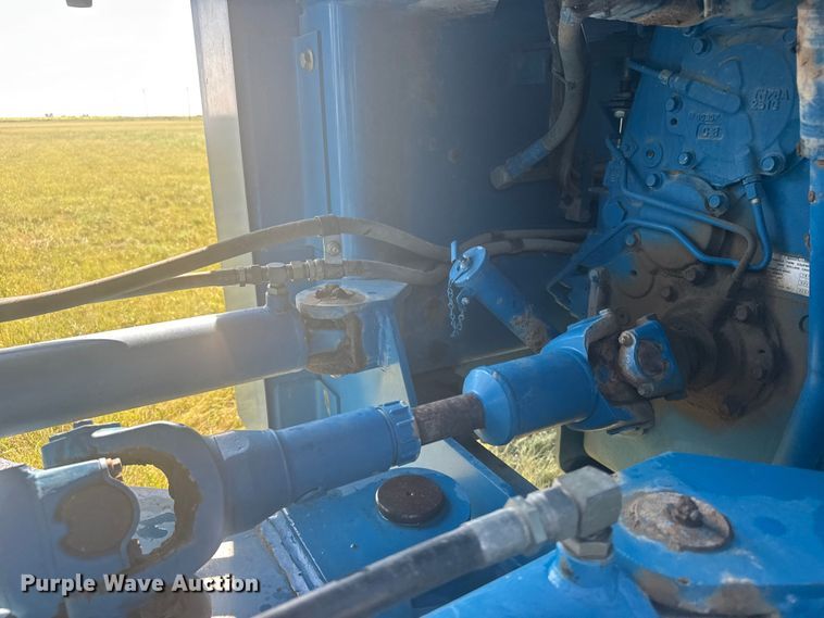 image for item ER2270 1996 New Holland 9282 4WD tractor