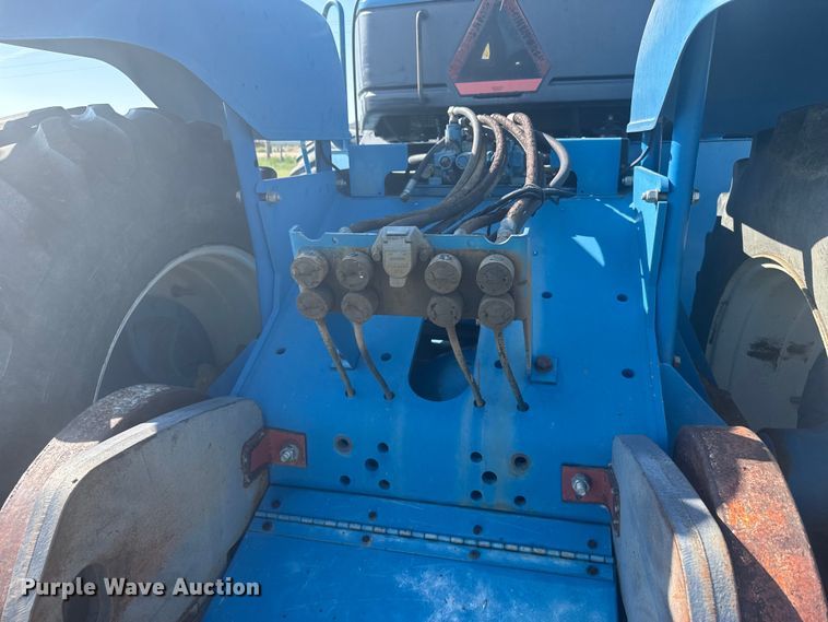 image for item ER2270 1996 New Holland 9282 4WD tractor