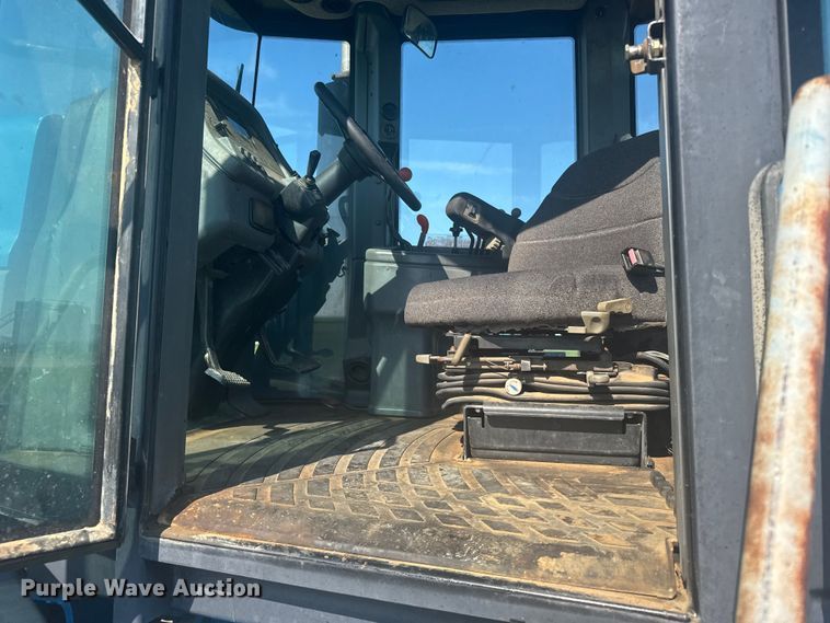 image for item ER2270 1996 New Holland 9282 4WD tractor