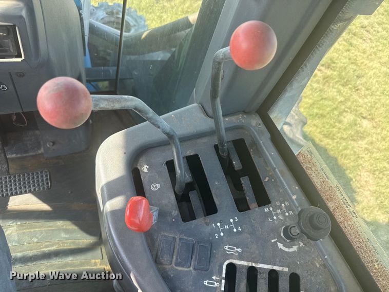 image for item ER2270 1996 New Holland 9282 4WD tractor