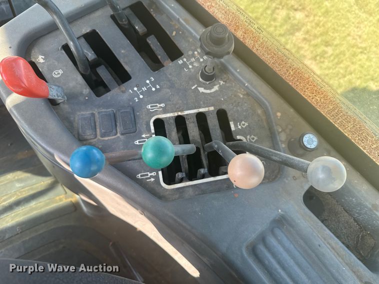 image for item ER2270 1996 New Holland 9282 4WD tractor