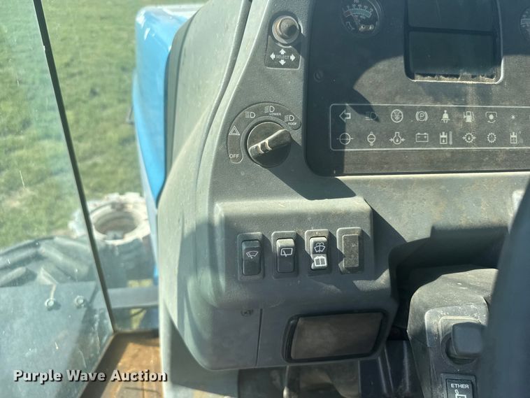 image for item ER2270 1996 New Holland 9282 4WD tractor