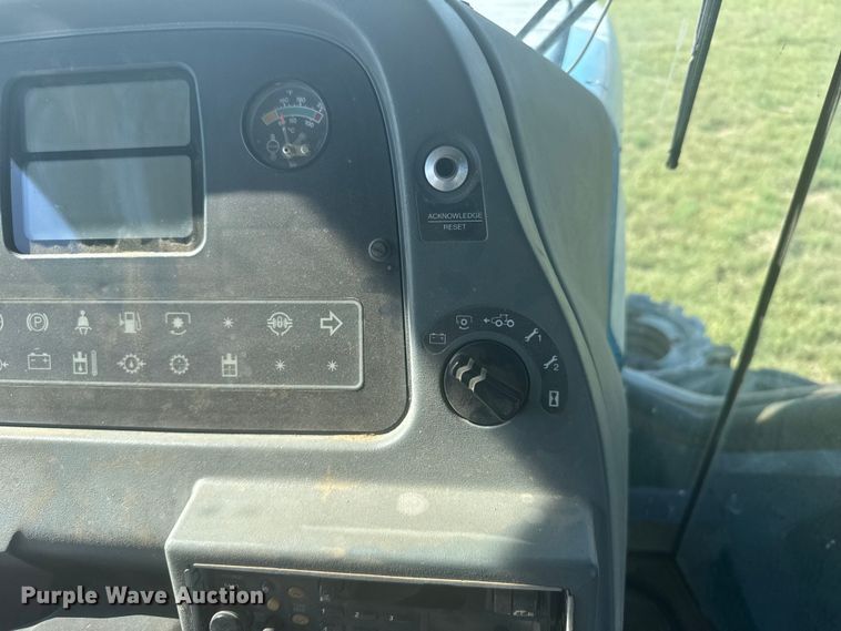 image for item ER2270 1996 New Holland 9282 4WD tractor