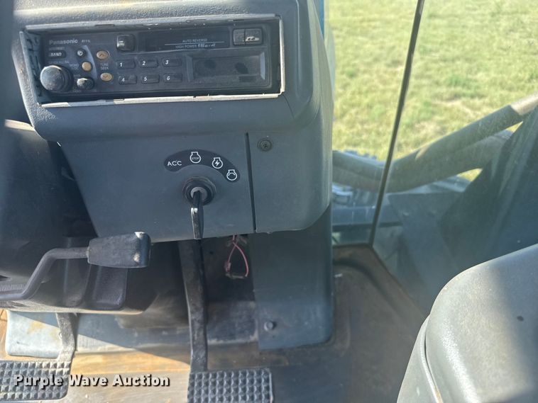 image for item ER2270 1996 New Holland 9282 4WD tractor