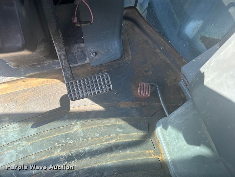 image for item ER2270 1996 New Holland 9282 4WD tractor