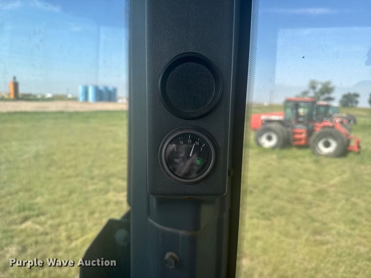 image for item ER2270 1996 New Holland 9282 4WD tractor