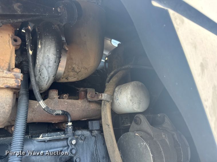 image for item ER2270 1996 New Holland 9282 4WD tractor