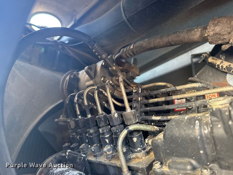 image for item ER2270 1996 New Holland 9282 4WD tractor