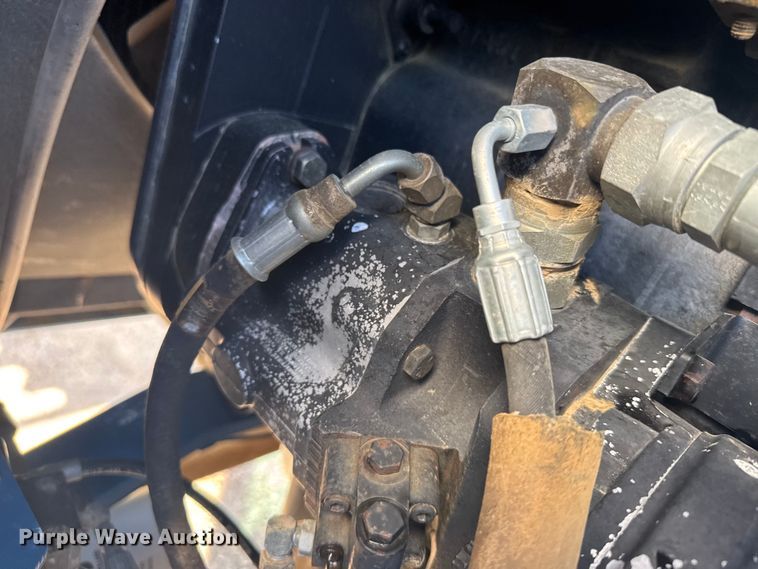 image for item ER2270 1996 New Holland 9282 4WD tractor