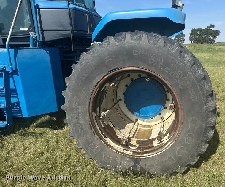 image for item ER2270 1996 New Holland 9282 4WD tractor