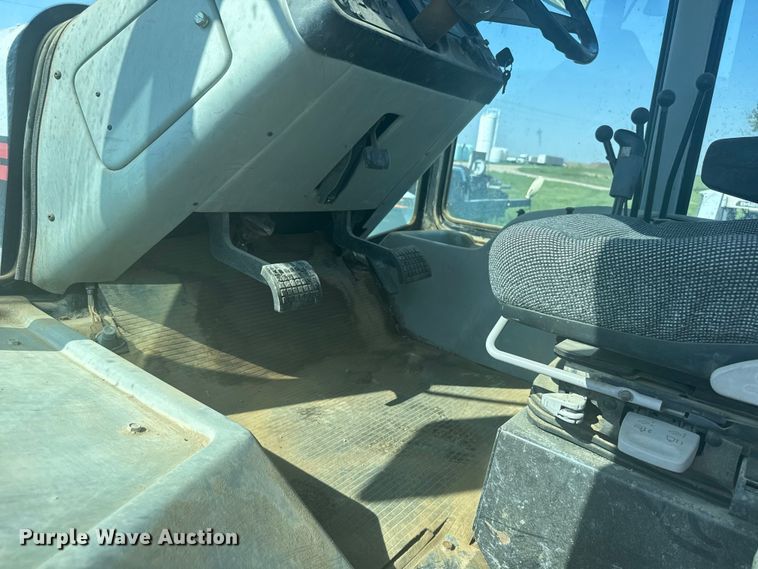 image for item ER2271 1997 AgcoStar 8425 4WD tractor