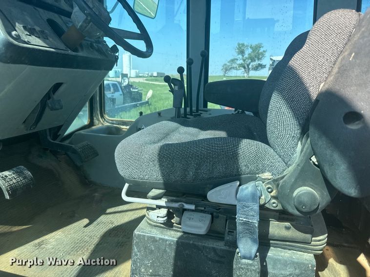 image for item ER2271 1997 AgcoStar 8425 4WD tractor