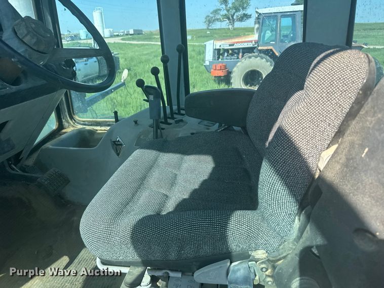 image for item ER2271 1997 AgcoStar 8425 4WD tractor