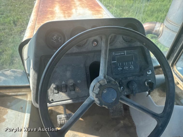 image for item ER2271 1997 AgcoStar 8425 4WD tractor
