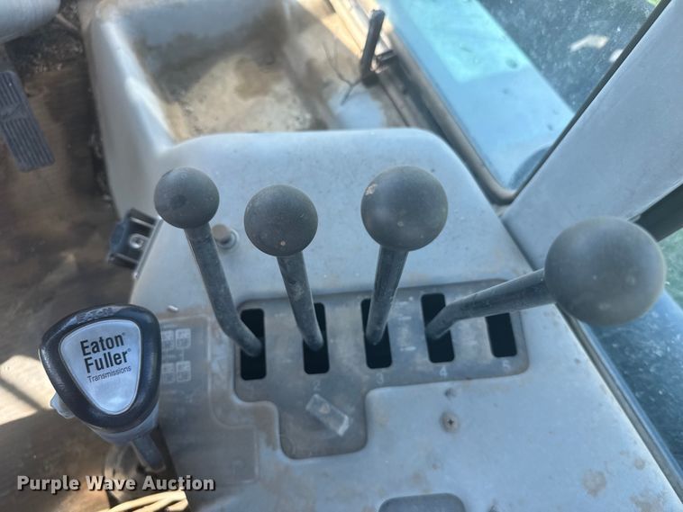 image for item ER2271 1997 AgcoStar 8425 4WD tractor