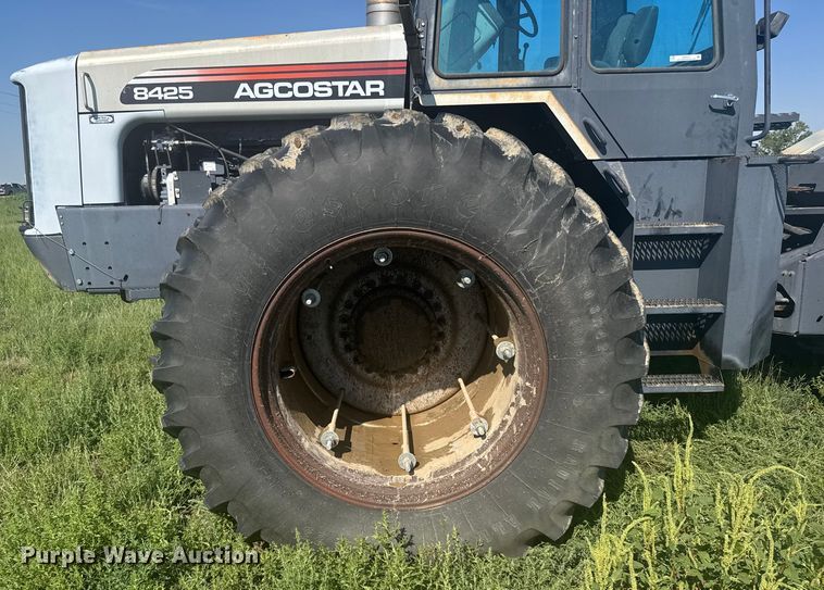 image for item ER2271 1997 AgcoStar 8425 4WD tractor