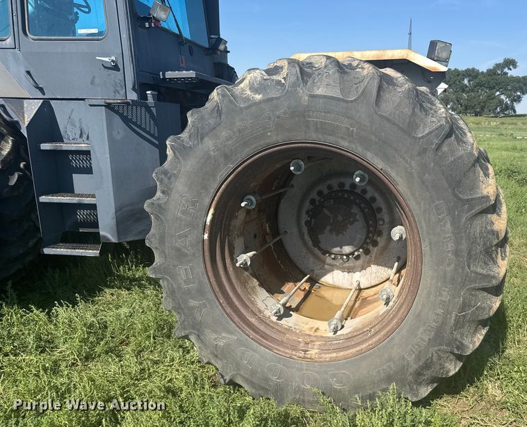 image for item ER2271 1997 AgcoStar 8425 4WD tractor