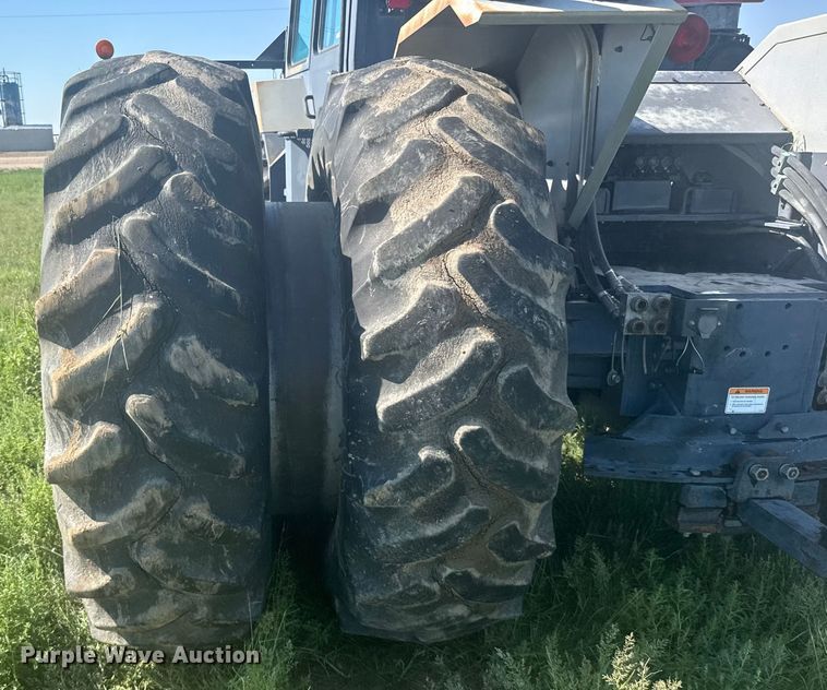 image for item ER2271 1997 AgcoStar 8425 4WD tractor