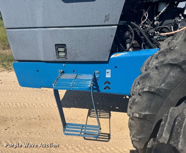 image for item ER2273 1996 New Holland 9282 4WD tractor