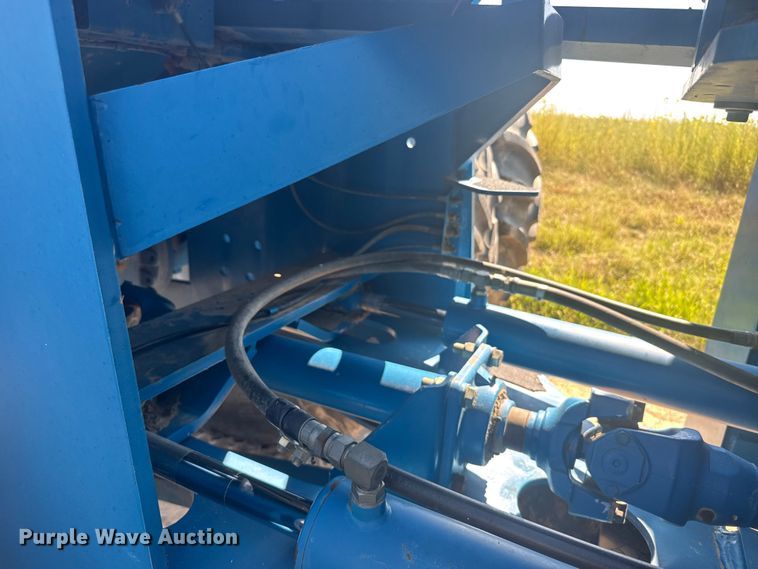 image for item ER2273 1996 New Holland 9282 4WD tractor