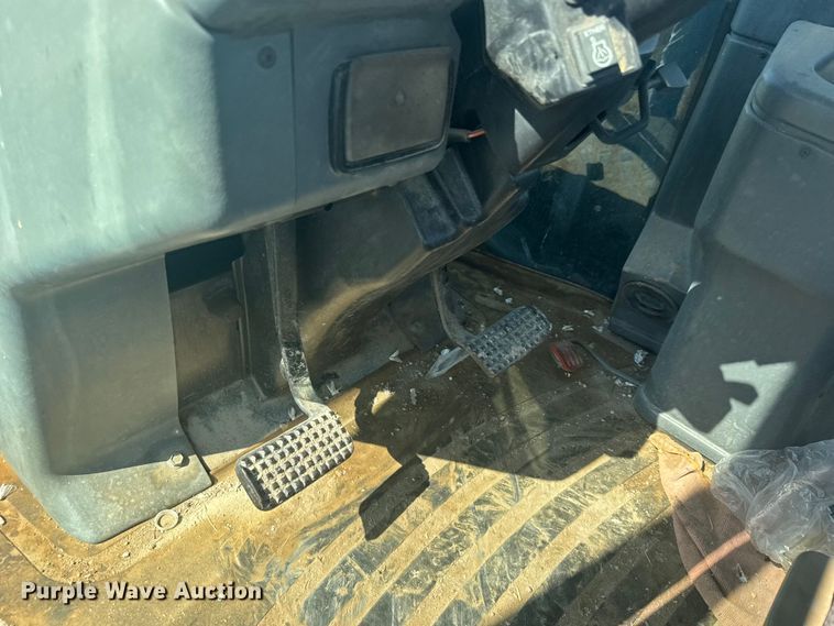 image for item ER2273 1996 New Holland 9282 4WD tractor