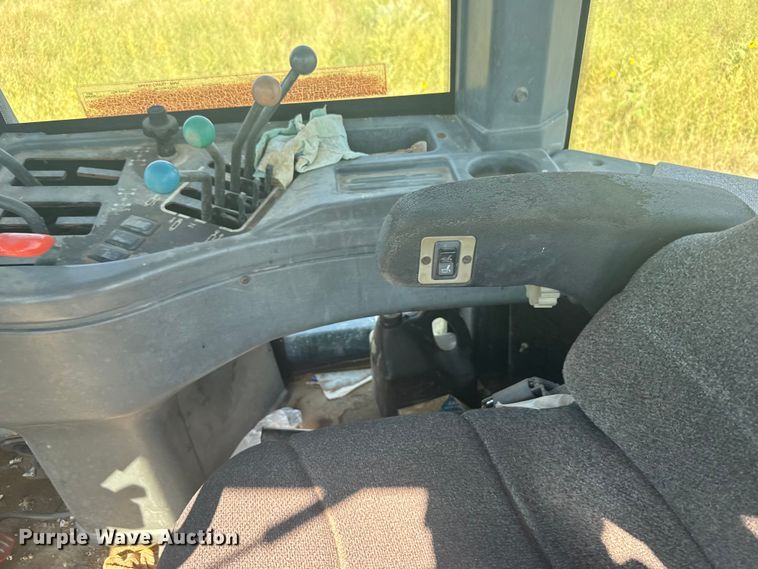 image for item ER2273 1996 New Holland 9282 4WD tractor