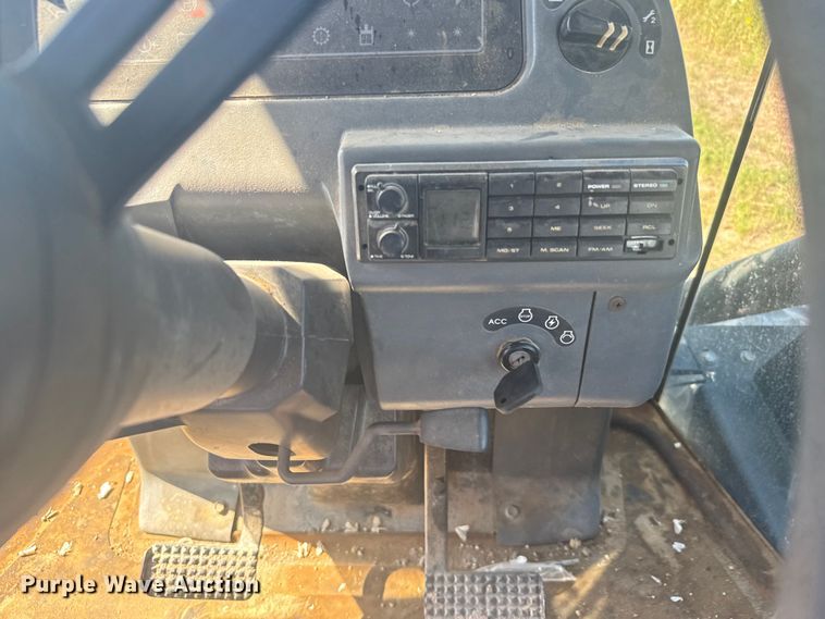 image for item ER2273 1996 New Holland 9282 4WD tractor