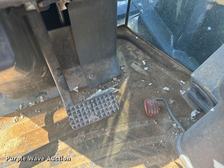 image for item ER2273 1996 New Holland 9282 4WD tractor