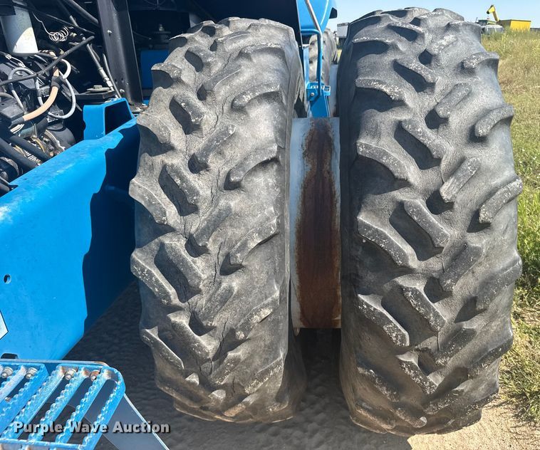 image for item ER2273 1996 New Holland 9282 4WD tractor