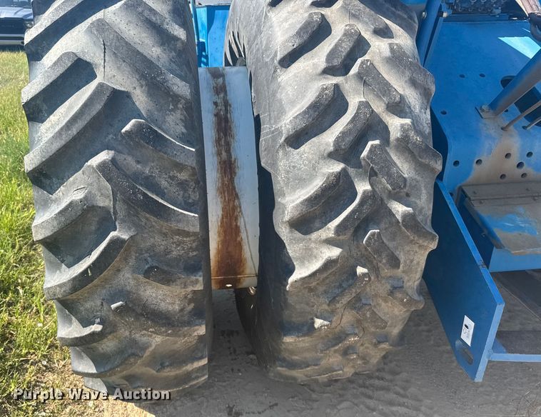 image for item ER2273 1996 New Holland 9282 4WD tractor