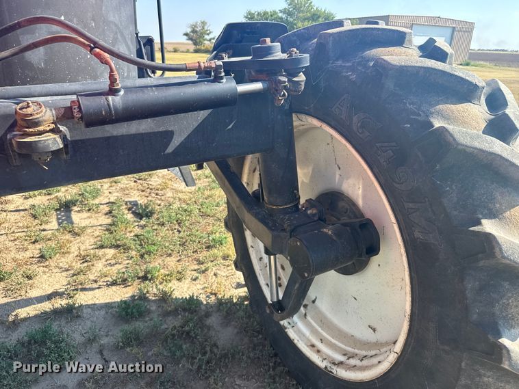 image for item ER2285 2010 Apache AS1010 sprayer